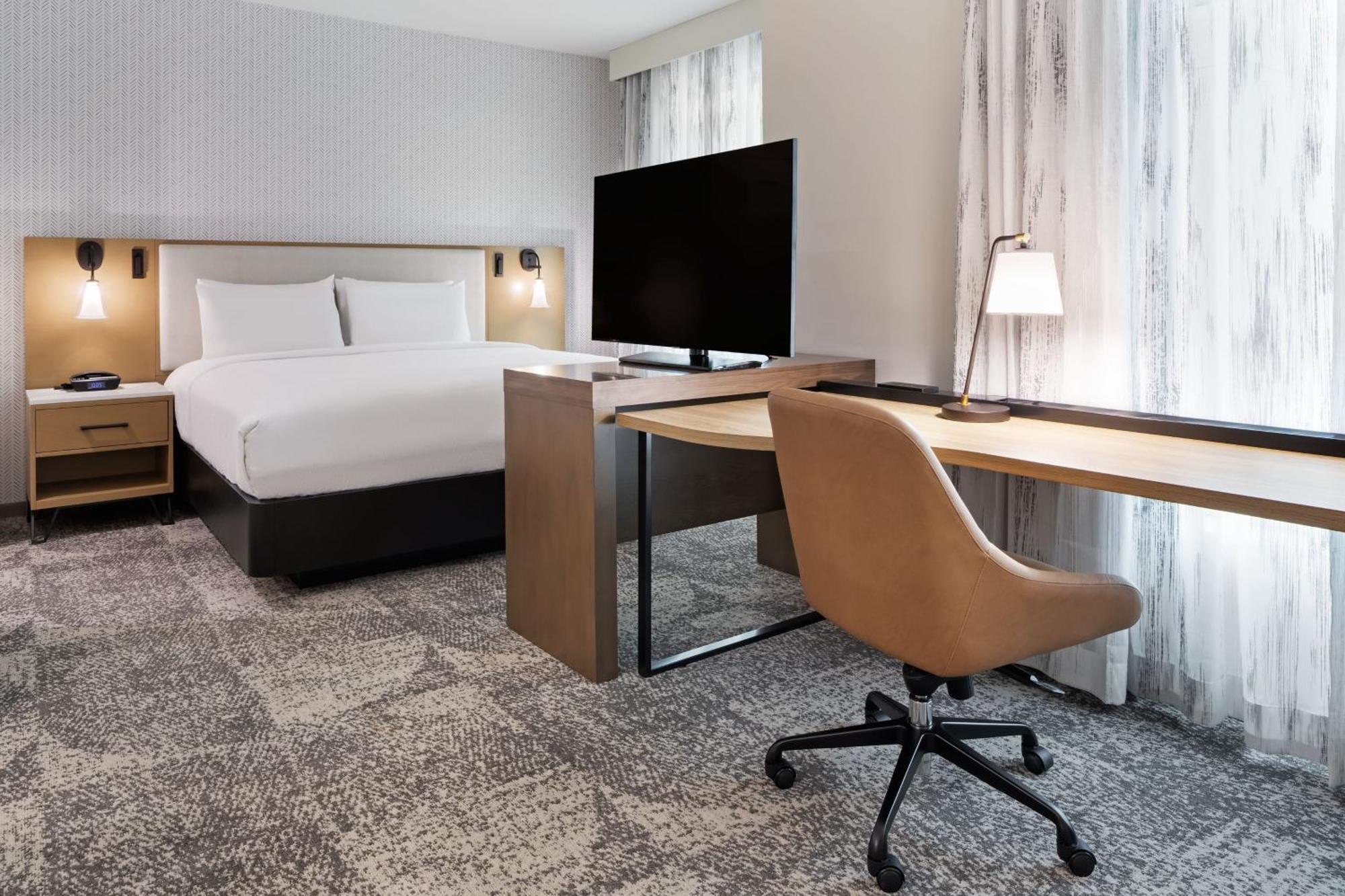 By Marriott Chatsworth Hotel *