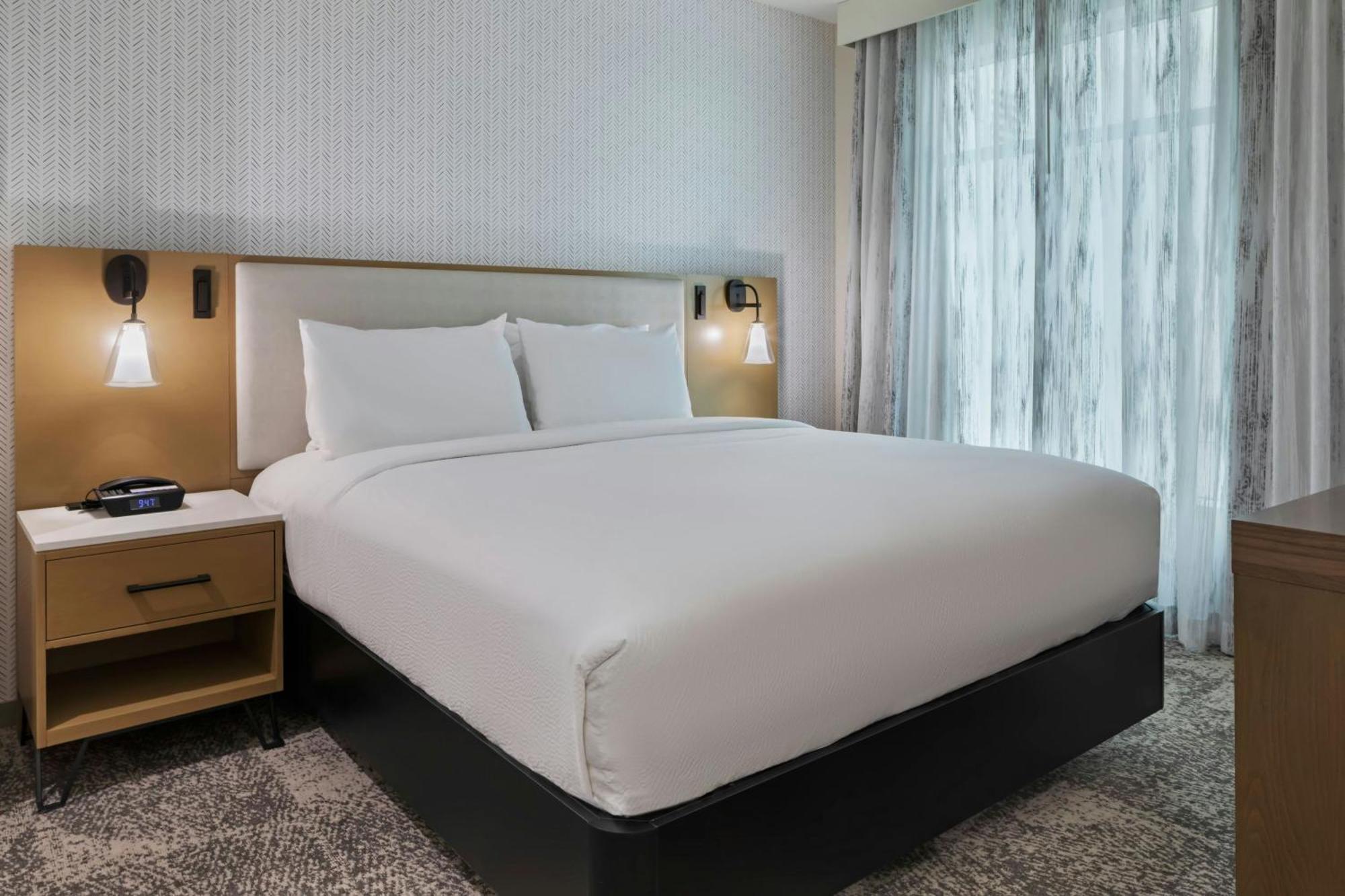 Hotel By Marriott Chatsworth 3*